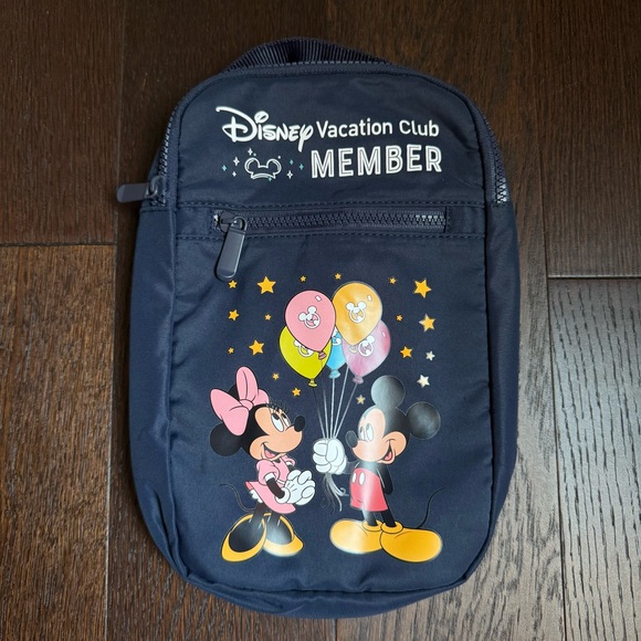 NEW - Disney Vacation Club Members Navy Blue Crossbody Bag - Minnie & Mickey - Picture 1 of 9